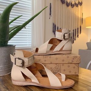 NWT FREE PEOPLE Vale Boot Sandal Bone Ivory Size 39.5 Size 9.5 Genuine Leather